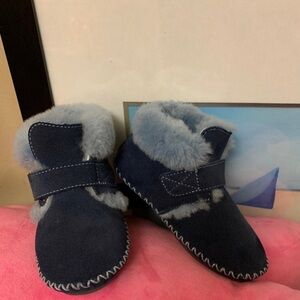 L.L. Bean Wicked good  slippers size 9-10